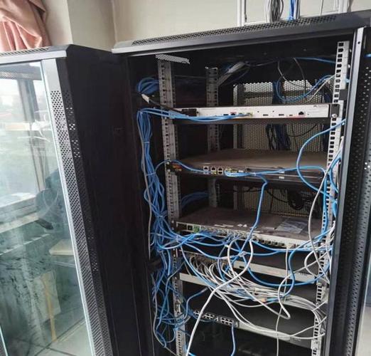 筑牢网络安全防线 经济技术开发区分局网安大队深入某公司开展网络安全检查